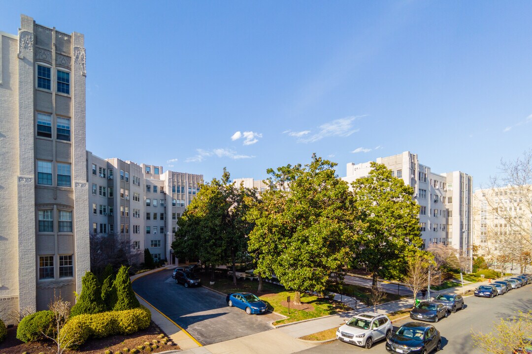 Woodley Park Towers in Washington, DC - Foto de edificio