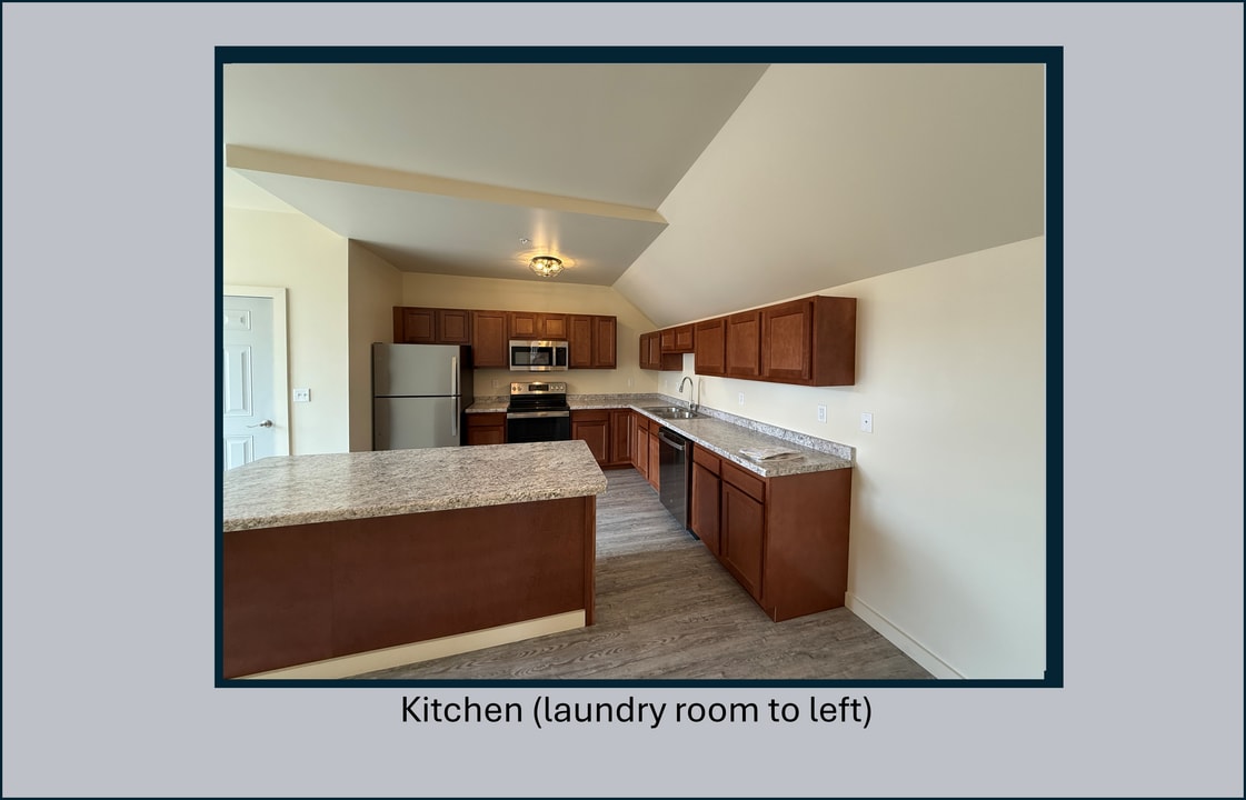 201 5th St, Unit B in Calumet, MI - Building Photo