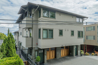 LAKESIDE CONDOMINIUM in Seattle, WA - Building Photo - Building Photo