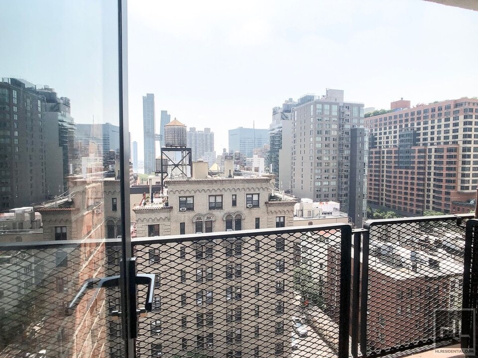 EAST 35 STREET in New York, NY - Building Photo