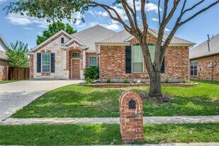 303 Ravenna Rd in Lake Dallas, TX - Building Photo