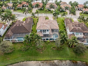 3273 Runaway Ln in Naples, FL - Foto de edificio - Building Photo