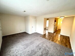 2016 Hobbs Rd SE-Unit -8 in Huntsville, AL - Building Photo - Building Photo