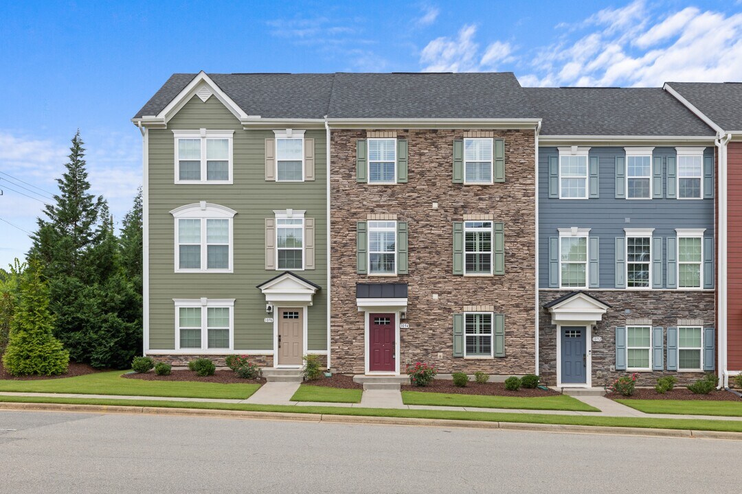 1094 Ambergate Station in Apex, NC - Building Photo