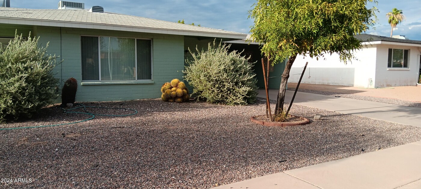 6130 E Akron St in Mesa, AZ - Building Photo