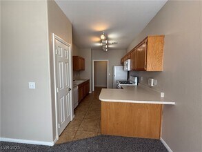 78 Falcon Feather Way in Henderson, NV - Building Photo - Building Photo