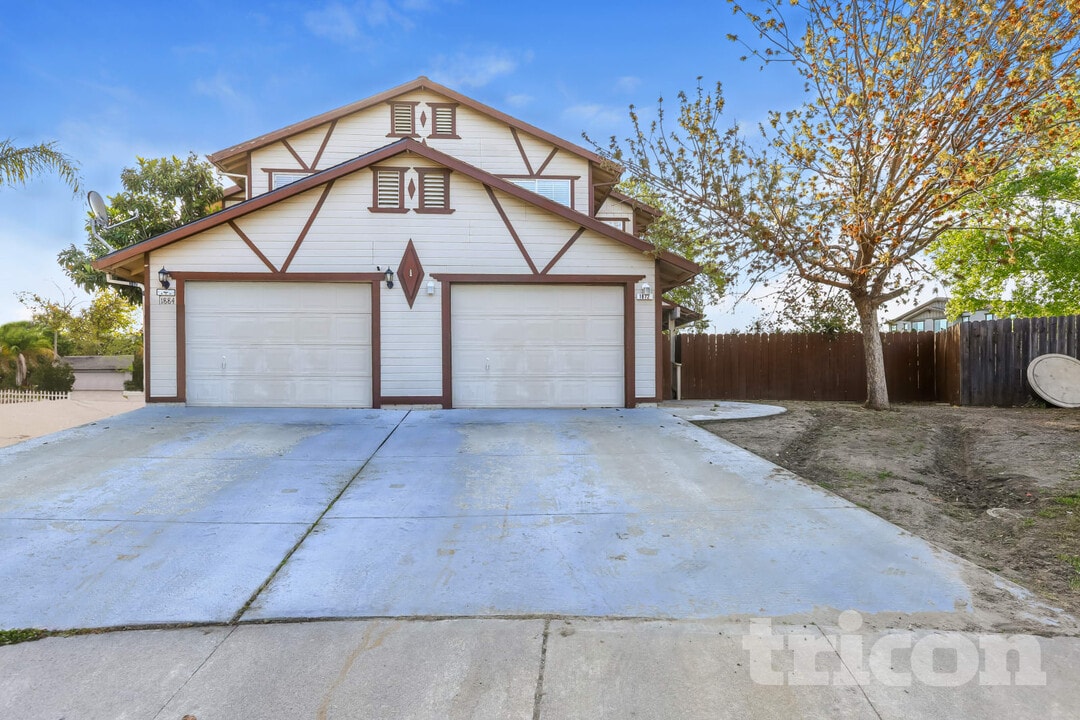 1872 Little John Way in Brentwood, CA - Building Photo