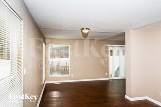 2711 Liberty Landing Ct in Florissant, MO - Building Photo - Building Photo