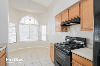 5740 W Hayfield St in Tucson, AZ - Foto de edificio - Building Photo