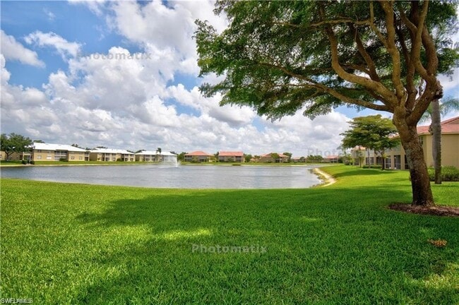 property at 6770 Huntington Lakes Cir
