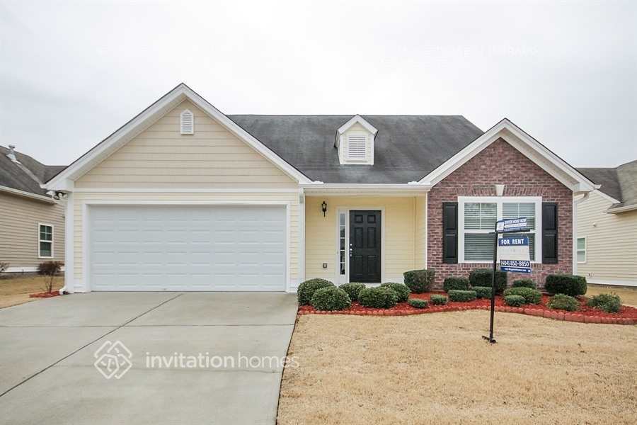 3921 Village Main St in Loganville, GA - Building Photo