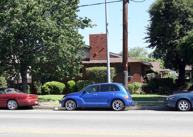 12833 Oxnard St in North Hollywood, CA - Building Photo - Building Photo