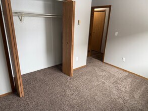 912 9th Ave SE in Valley City, ND - Building Photo - Building Photo