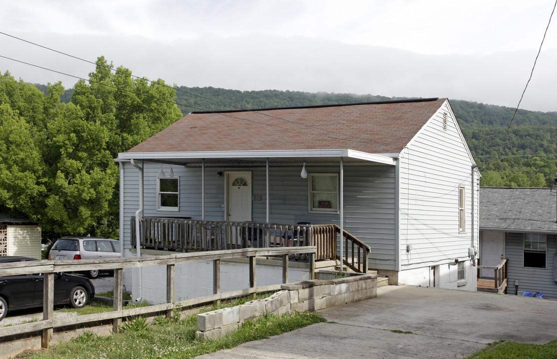 702 Carlock Ave in Harriman, TN - Building Photo