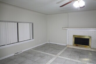 25323 Orchard Lake Rd in Farmington Hills, MI - Building Photo - Building Photo