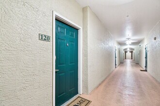 1216 S Missouri Ave, Unit 120 in Clearwater, FL - Foto de edificio - Building Photo