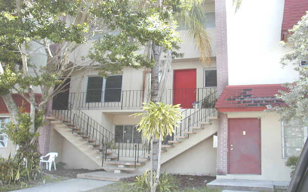 2301 NE 170th St in North Miami Beach, FL - Building Photo - Building Photo