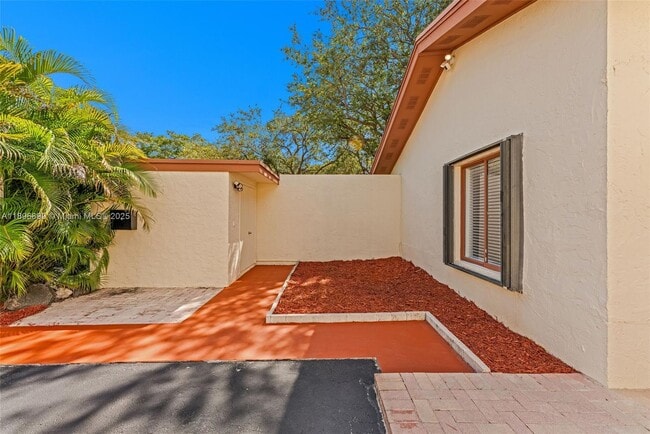 7688 SW 105th Pl in Miami, FL - Building Photo - Building Photo