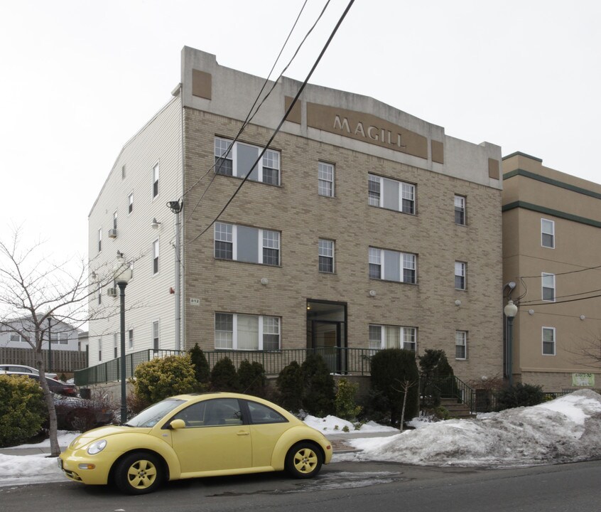 810 E Jersey St in Elizabeth, NJ - Building Photo