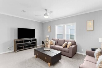 10047 Collingwood Ave in Dade City, FL - Building Photo - Building Photo