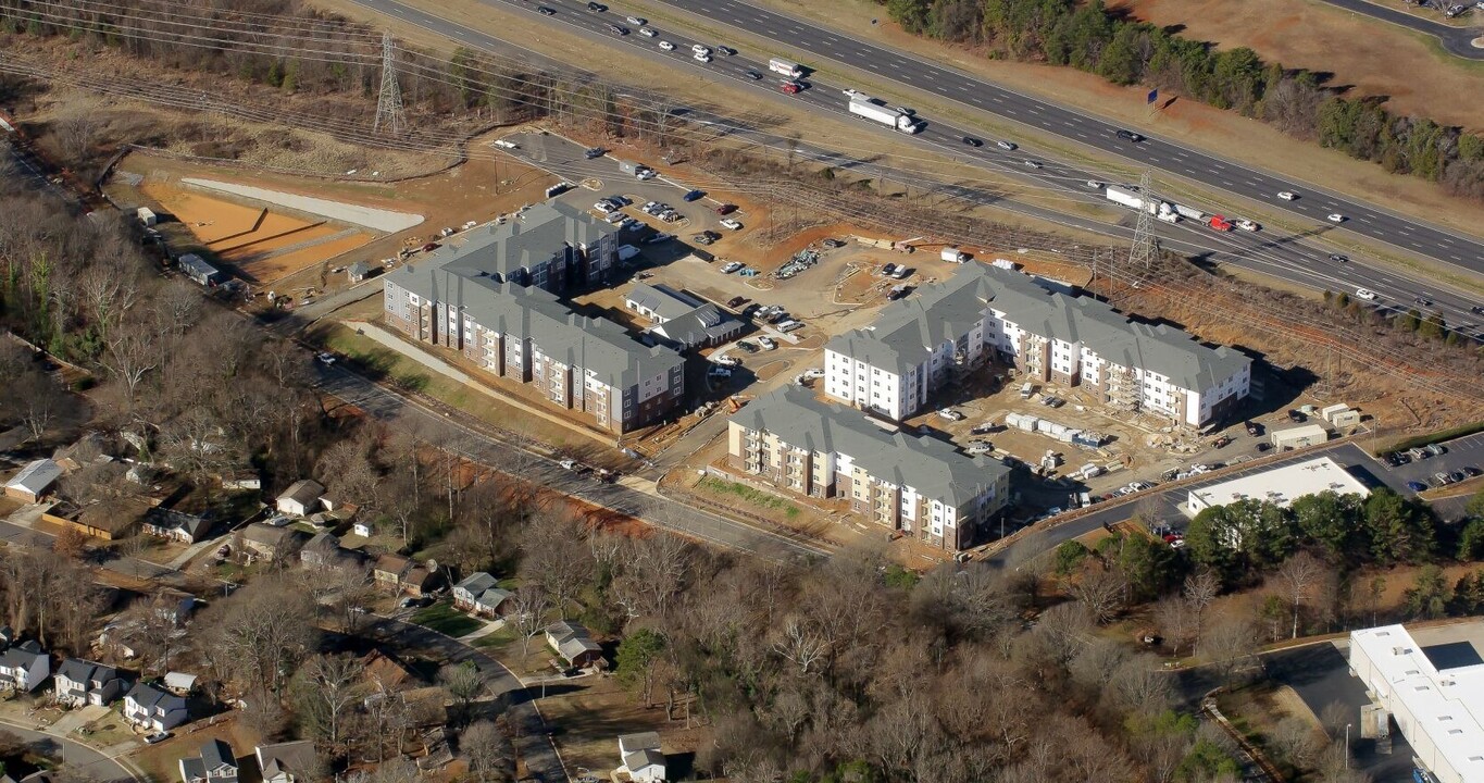 Residences at Cedar Creek in Charlotte, NC - Building Photo