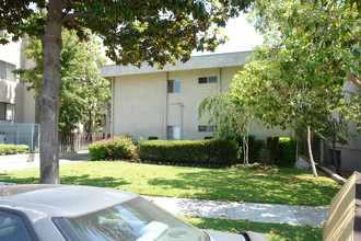 128 W Chestnut St in Glendale, CA - Building Photo - Building Photo