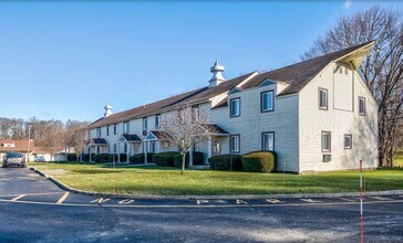 228 NY-376-Unit -E02 in Hopewell Junction, NY - Foto de edificio - Building Photo