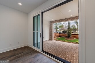 10744 Davis Dr in Alpharetta, GA - Building Photo - Building Photo