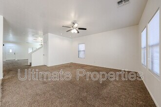18528 W Douglas Way in Surprise, AZ - Building Photo - Building Photo