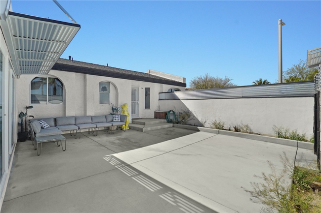 3291 N Sandspring Dr in Palm Springs, CA - Building Photo - Building Photo