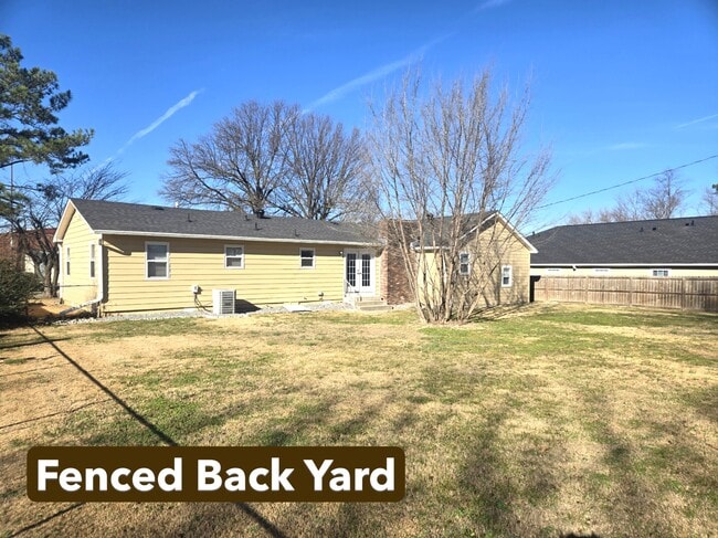 903 Young St in Springdale, AR - Building Photo - Building Photo