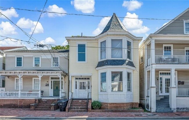 property at 721 Dinwiddie St