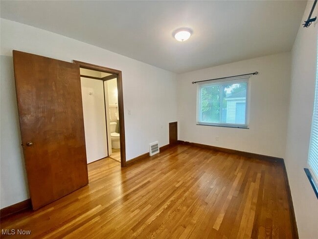 property at 1093 N Main St