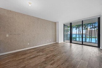 650 NE 32nd St, Unit 602 in Miami, FL - Foto de edificio - Building Photo