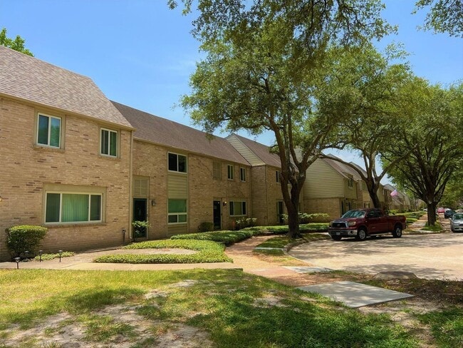 2130 Greenbriar Colony Dr in Houston, TX - Foto de edificio - Building Photo