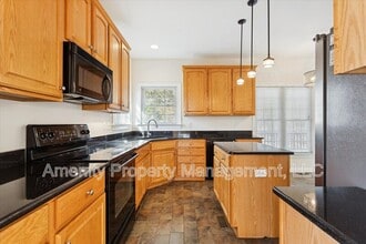 103 Overlook Point in Yorktown, VA - Building Photo - Building Photo