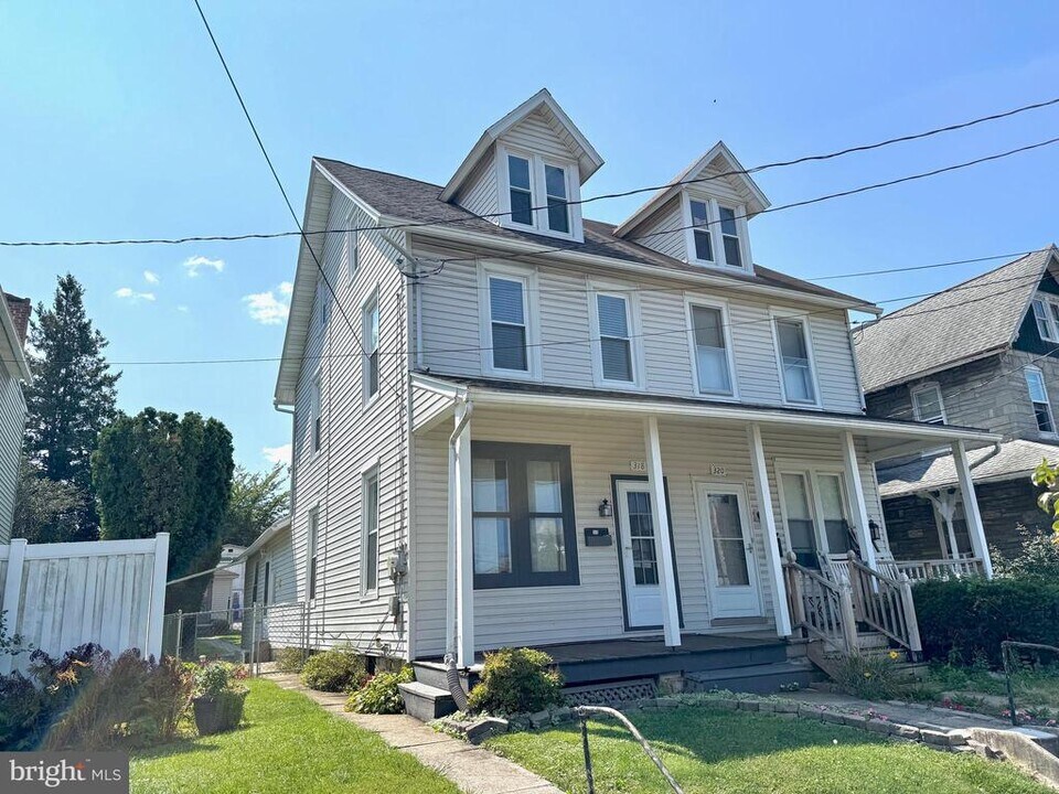 318 W Penn Ave in Robesonia, PA - Building Photo