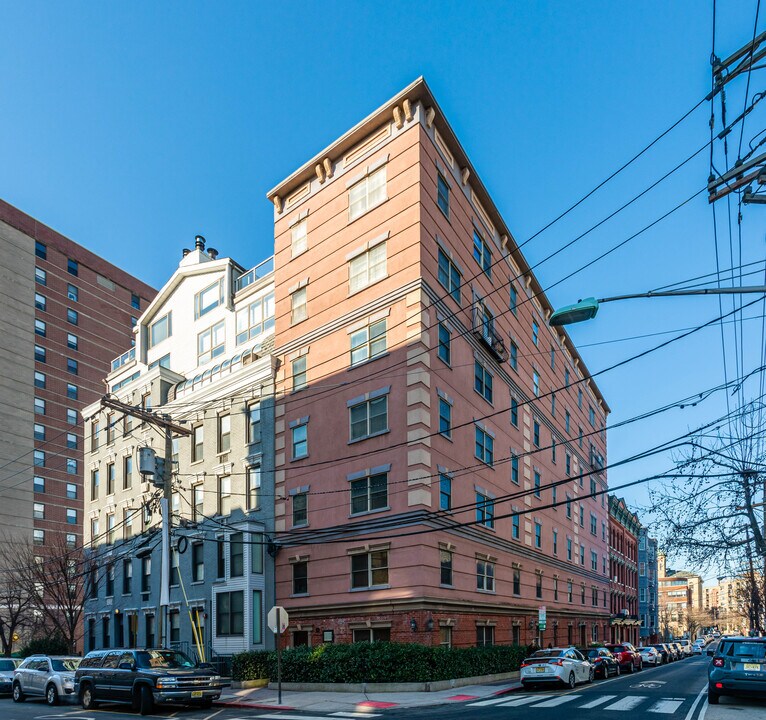 84 Bloomfield St in Hoboken, NJ - Building Photo