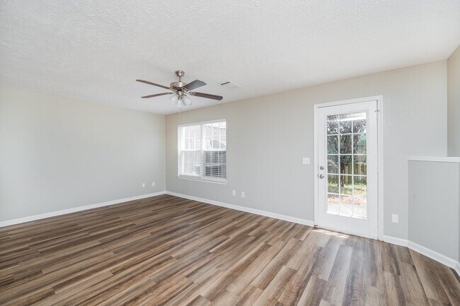 604 Nixon Way in La Vergne, TN - Foto de edificio - Building Photo