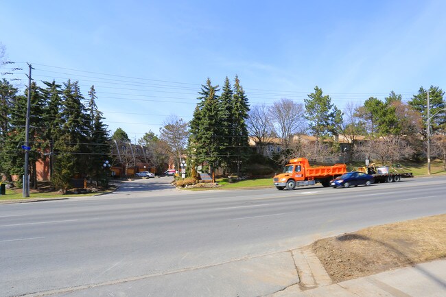 1-75 Quail Valley Dr in Markham, ON - Building Photo - Building Photo