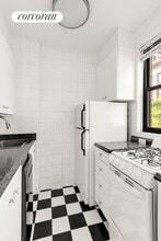 30 E 37th St in New York, NY - Building Photo - Building Photo