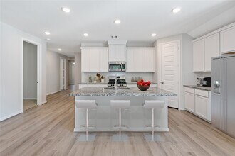 106 Violet Carson Ct in Willis, TX - Building Photo - Building Photo