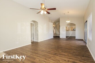 14915 N 86th Dr, Unit 4-423 in Peoria, AZ - Building Photo - Building Photo