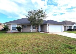 5607 Frank Hough Rd in Panama City, FL - Building Photo