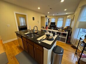 10 Jay St, Unit 10-2 in Somerville, MA - Building Photo - Building Photo