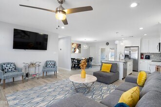7405 E Almeria Rd in Scottsdale, AZ - Building Photo - Building Photo