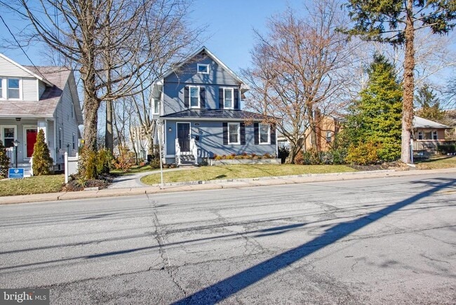 property at 105 W Crystal Lake Ave