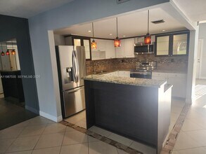 537 N University Dr in Plantation, FL - Building Photo - Building Photo