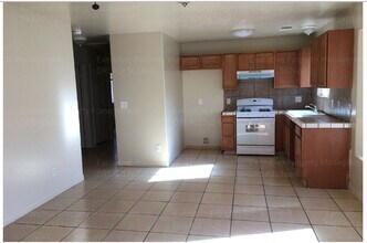 1821 Pacific St-Unit -B in Bakersfield, CA - Building Photo - Building Photo