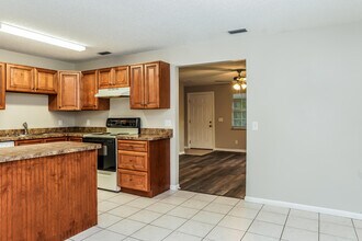 6576 4th Ln in Vero Beach, FL - Building Photo - Building Photo